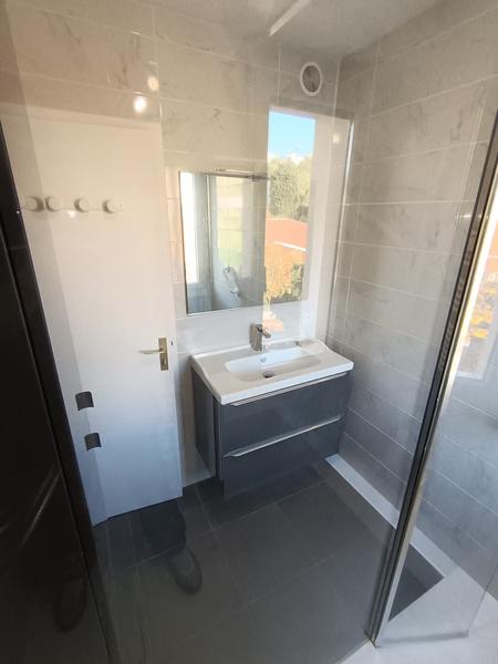 Rénovation salle de bain par DMulti Services — photo 3